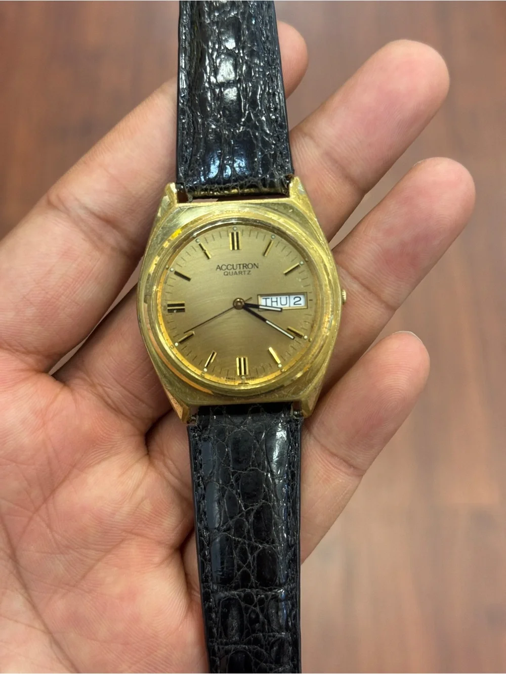 Bulova Accutron vintageSwiss Quartz Watch  Men Gold Tone  Day Date leather strap